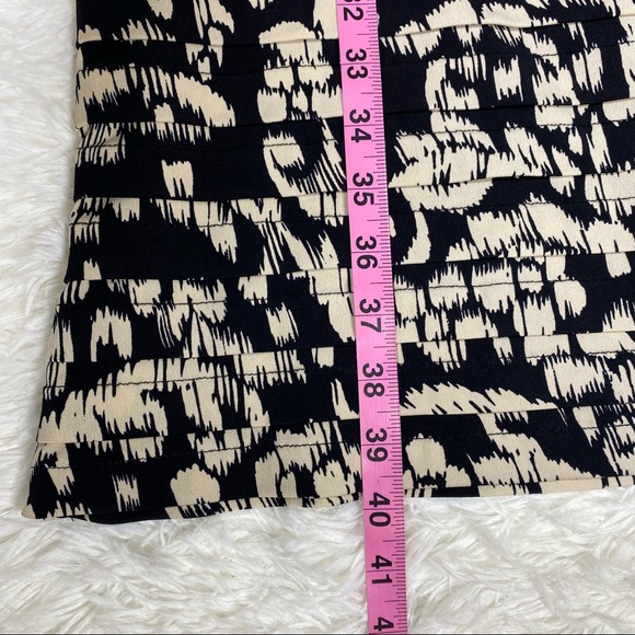 Adrianna Papell Sleeveless Black Beige Shutter Pleat Bodycon Cocktail Dress - Picture 12 of 12